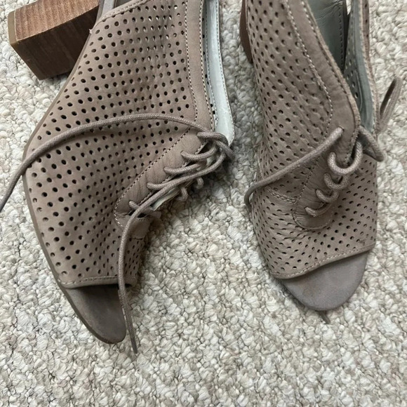 Franco sarto lace up  peep toe heels brown size 8 tan - Picture 4 of 15